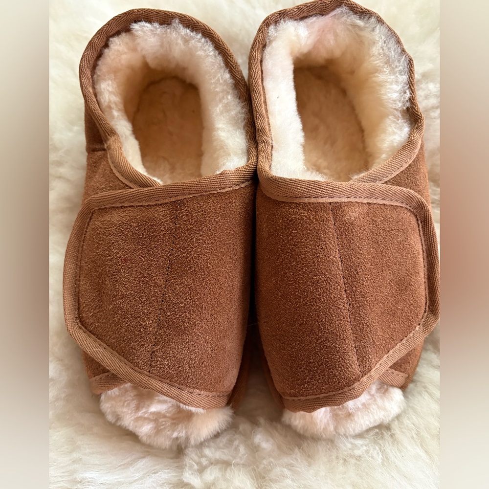 Cozy Sheepskin Fur Slippers Women’s size 6